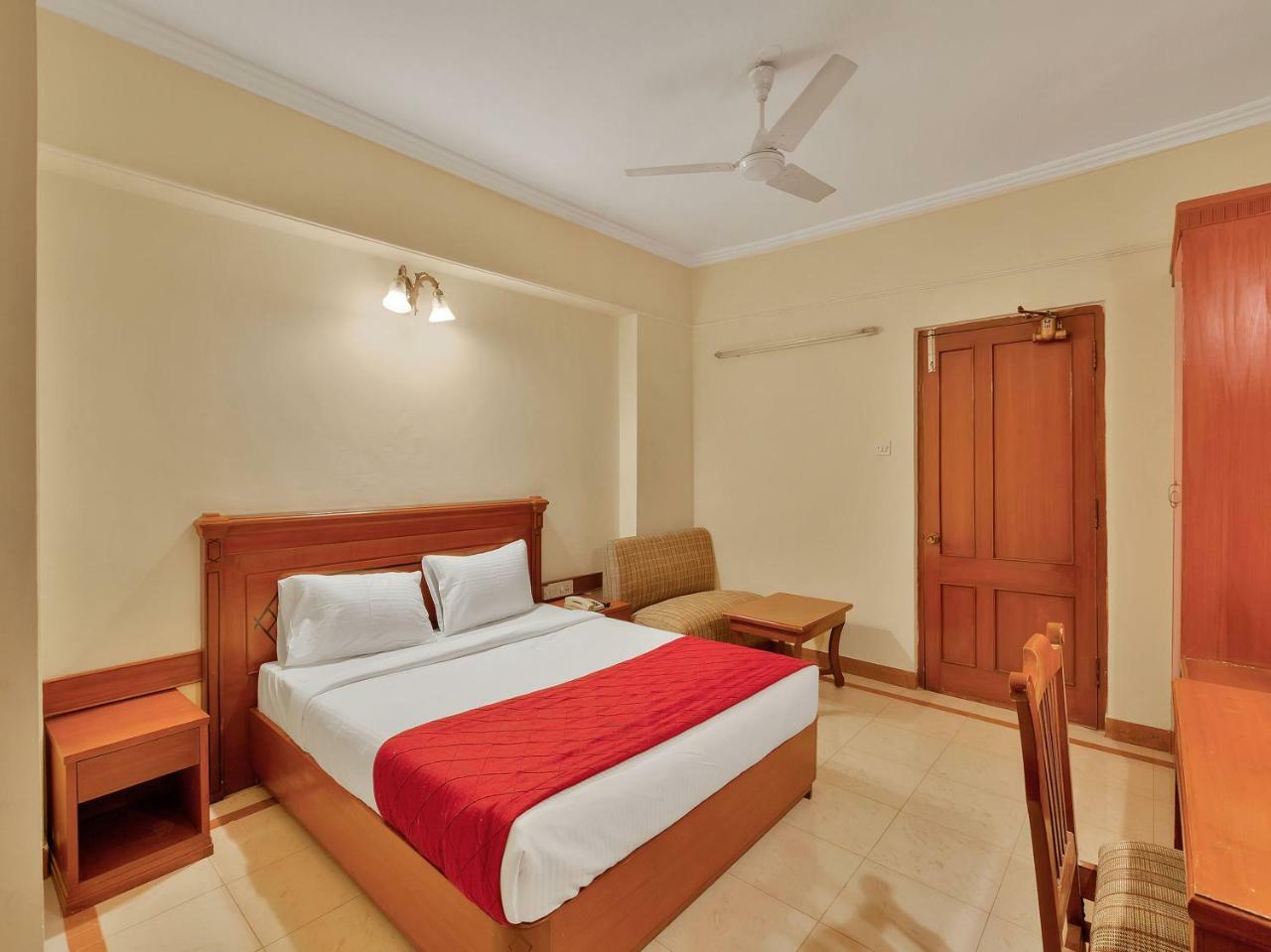 Oyo 10534 Hotel Kanishka Bangalore Esterno foto